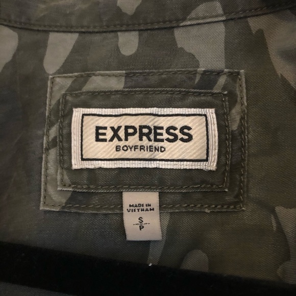 Express - camo boyfriend button-up (size M) - Picture 3 of 3